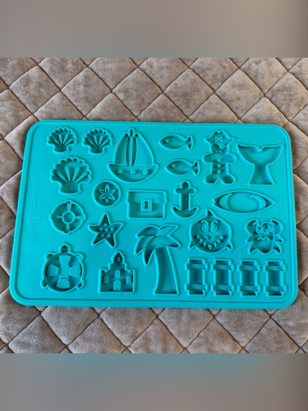 Pampered chef Sea-Themed cookie Mold Tray in Teal